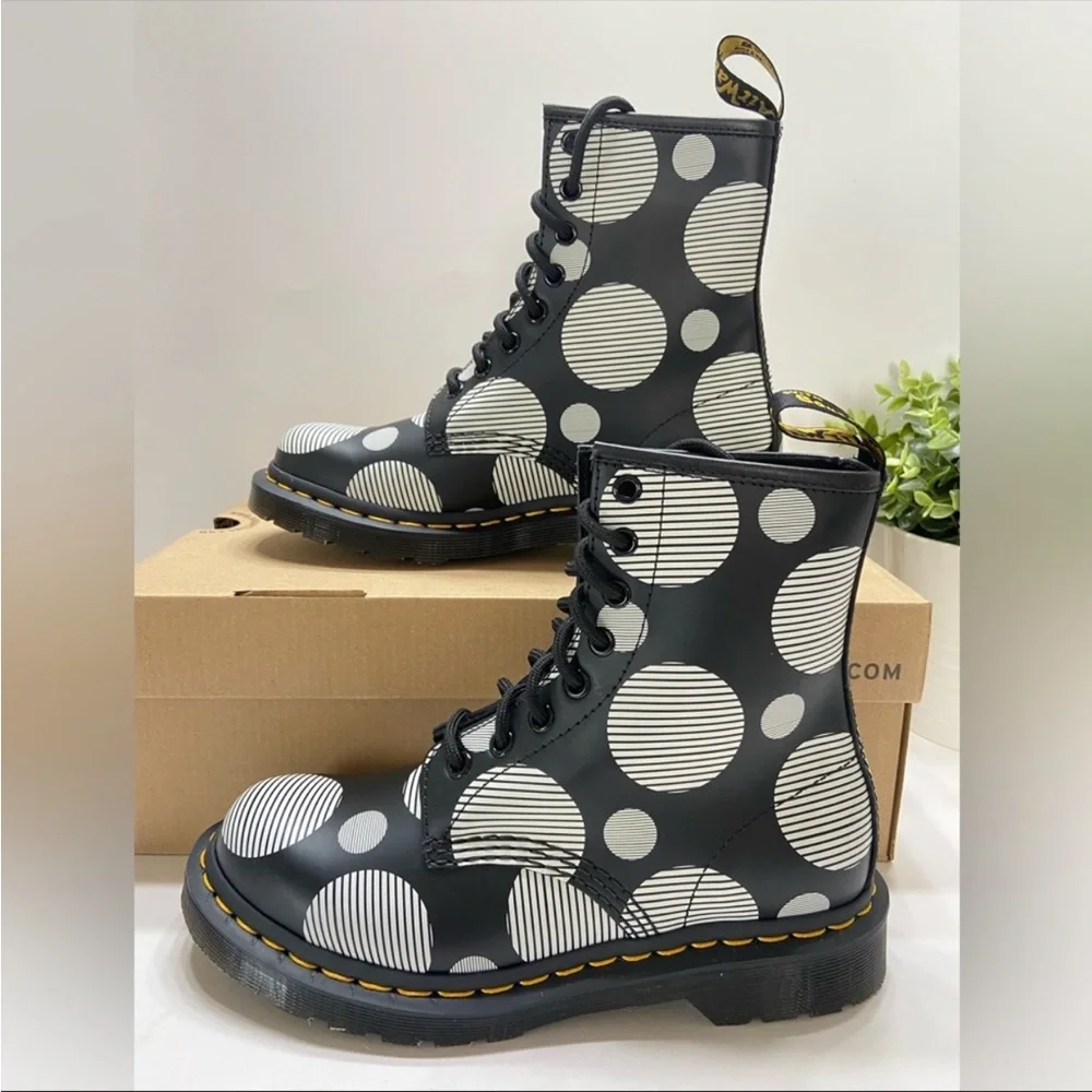 Dr. Martens Polka Dot Combat Boots NEW IN BOX - Picture 3 of 11